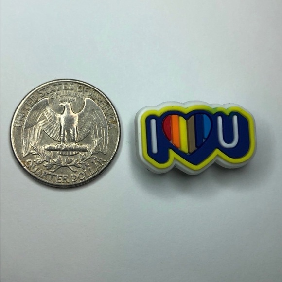 5/$10 I love U shoe charm - Picture 2 of 2